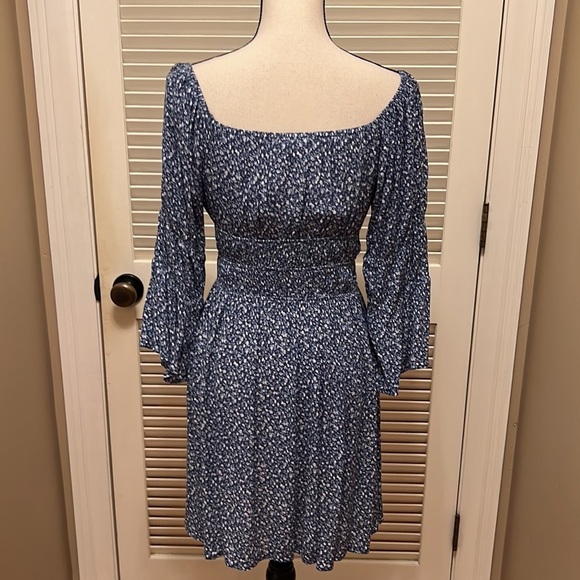 68. En Crème The Maggie Dress in Blue - Picture 15 of 17